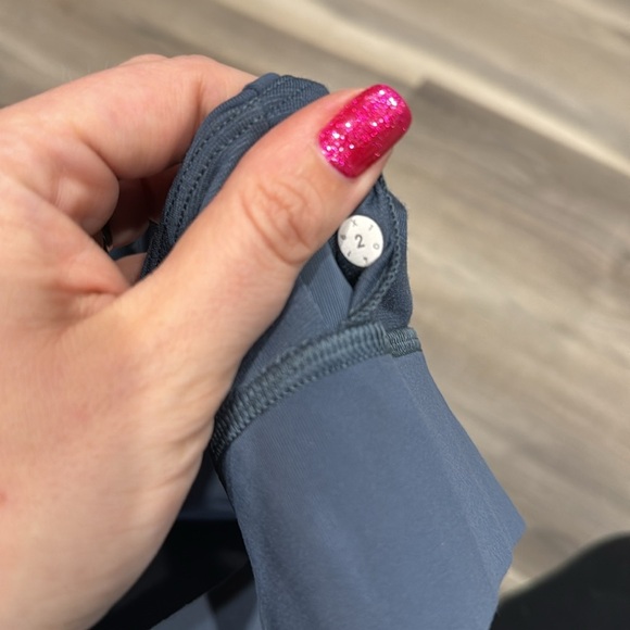 Lululemon Women's Blue Sports Bra size 2 - Picture 7 of 7